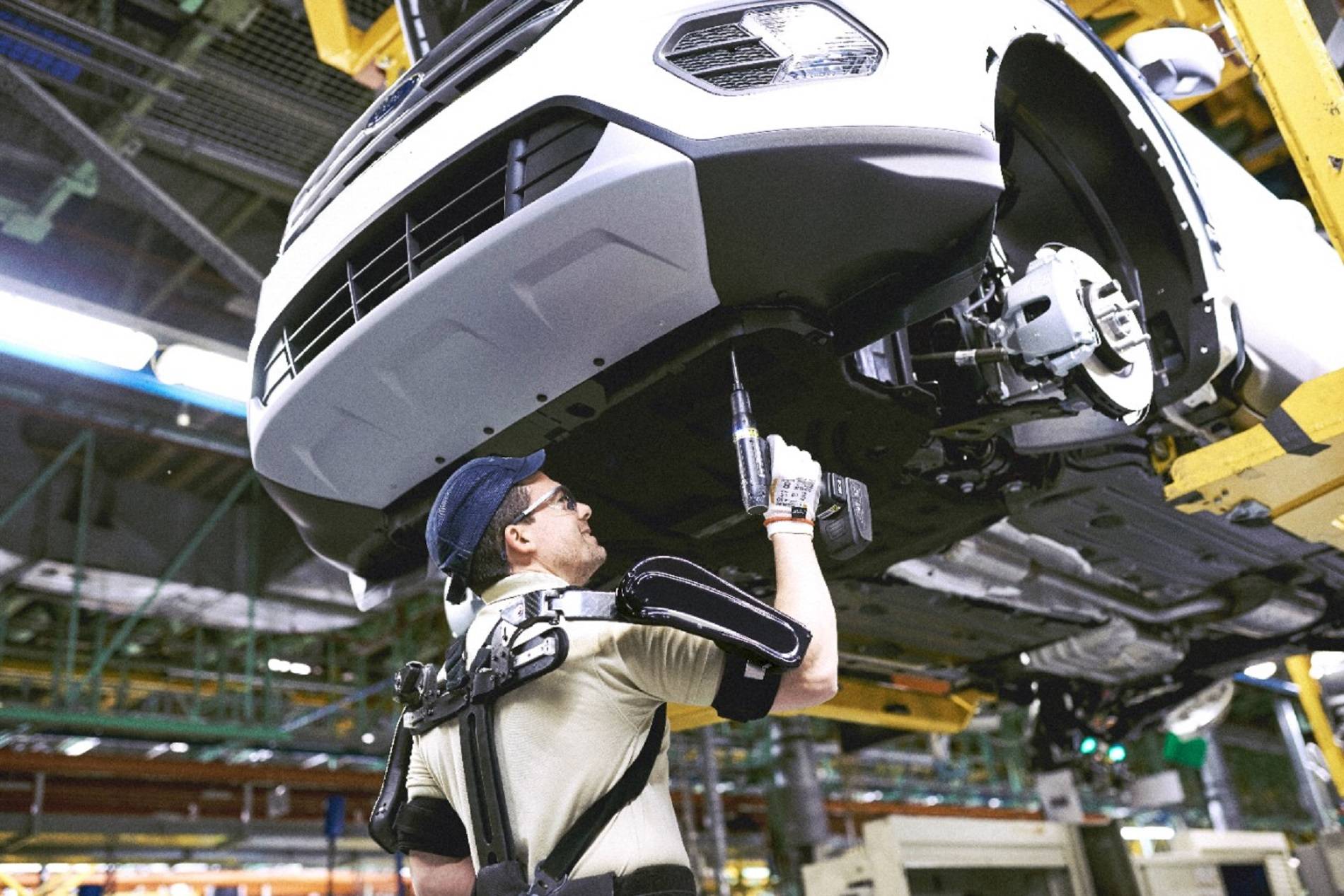Un esoscheletro migliora ergonomia e sicurezza del lavoro in Ford