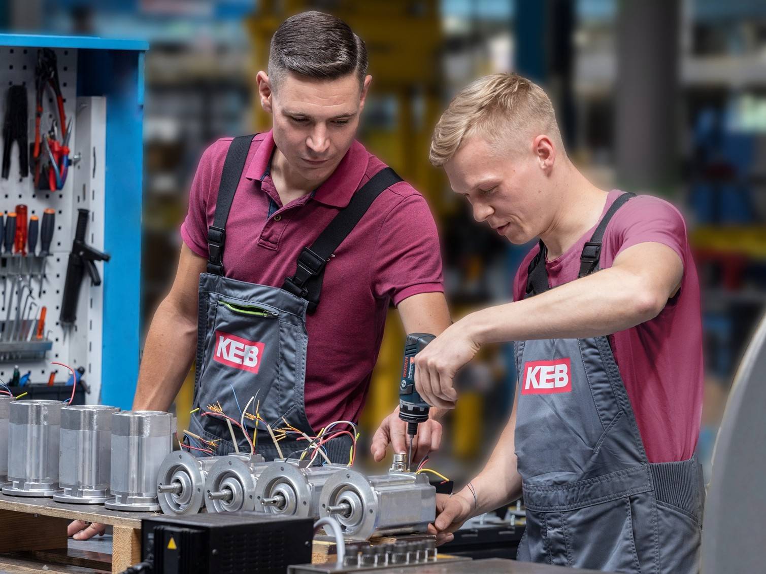 KEB unisce potenza e digitale