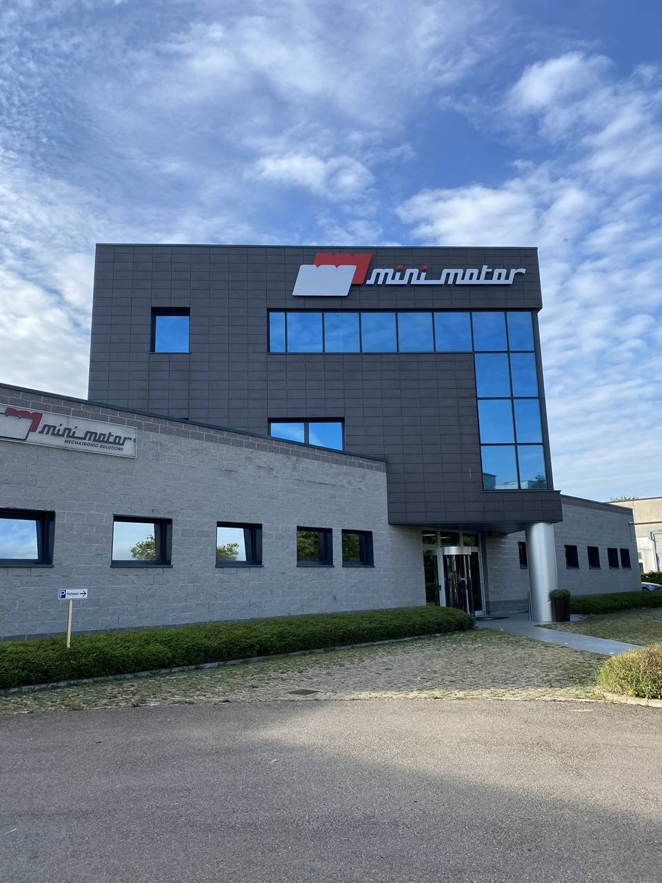 Mini Motor a SPS Italia 2025: soluzioni avanzate per il cambio formato e l'automazione flessibile